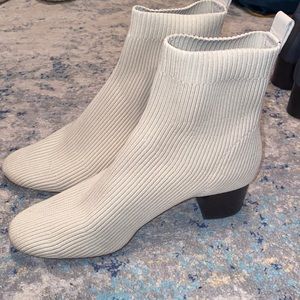 Cloth cream color sock bootie